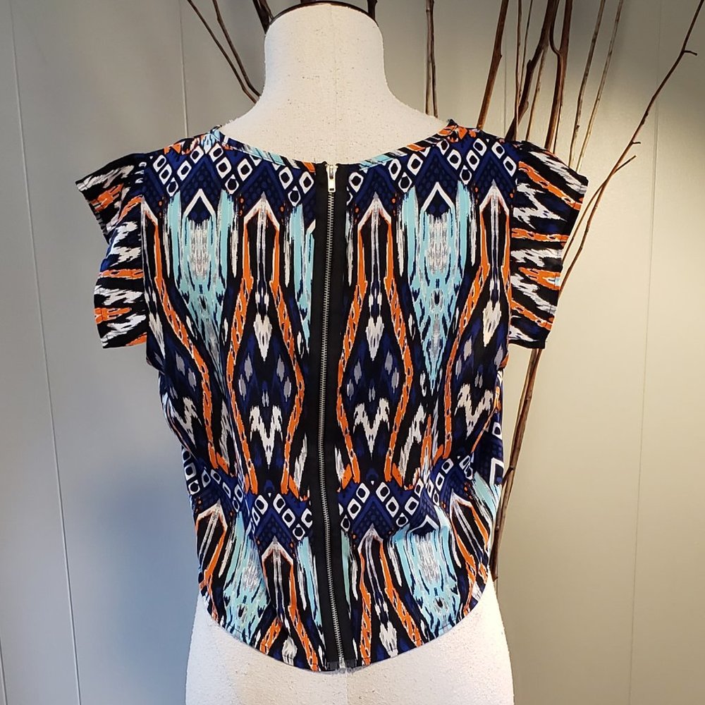 hi-low crop top with zipper back - Picture 4 of 6